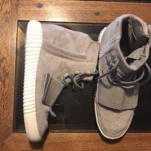Light grey Yeezy 750